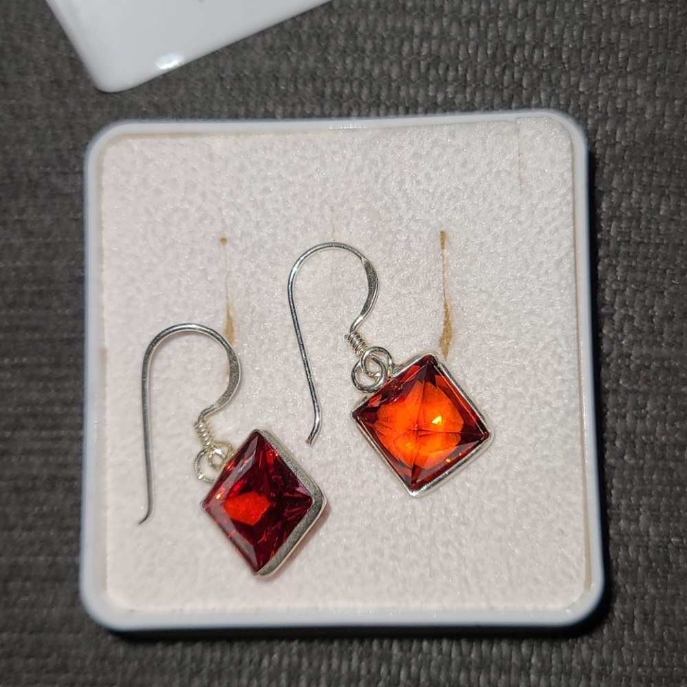 Earrings - Picture 2 of 3